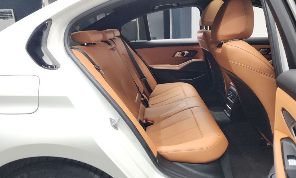 BMW 3-Series 320i M Sport, 2024