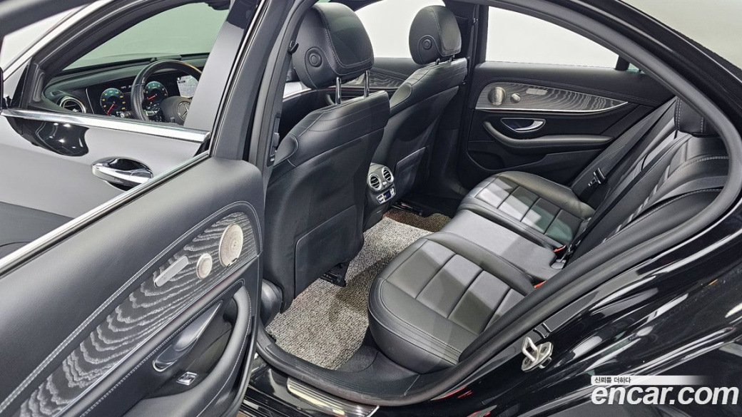 Mercedes-Benz E-Class E350 4MATIC AMG Line, 2021