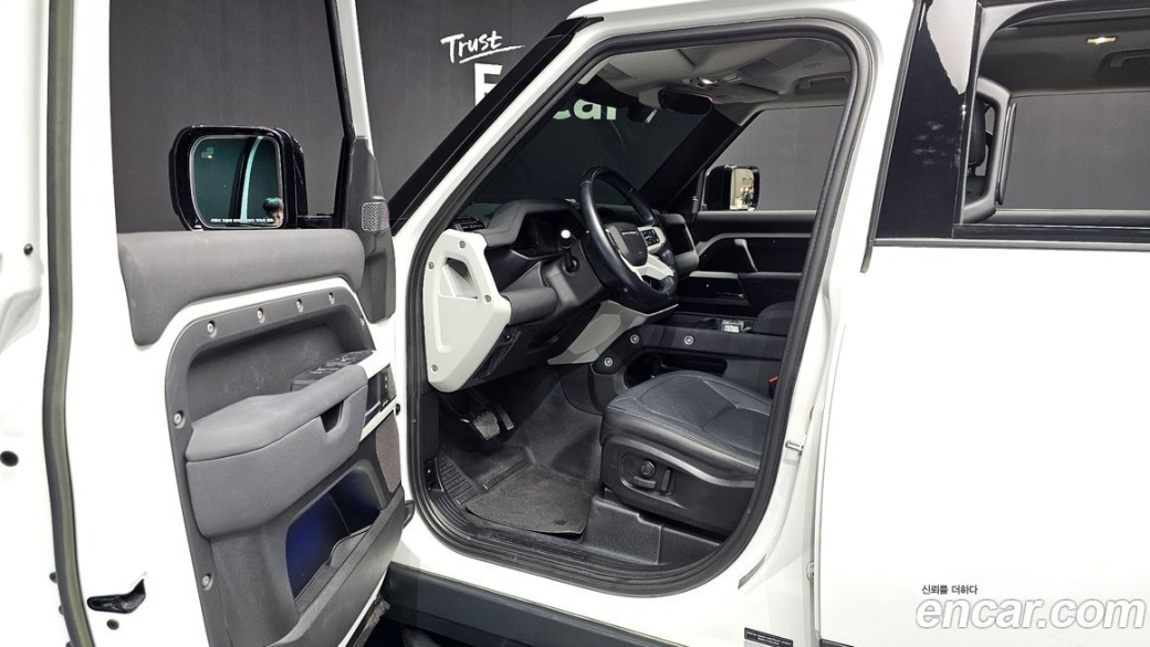 Land Rover Defender 110 D250 SE, 2023