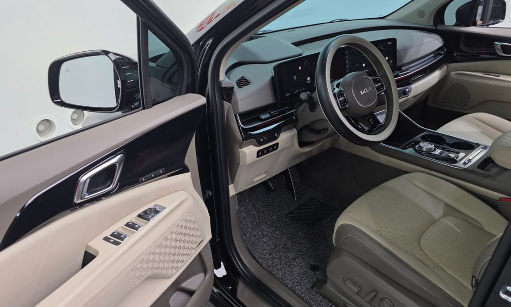 Kia Carnival 9-Seater Signature, 2025