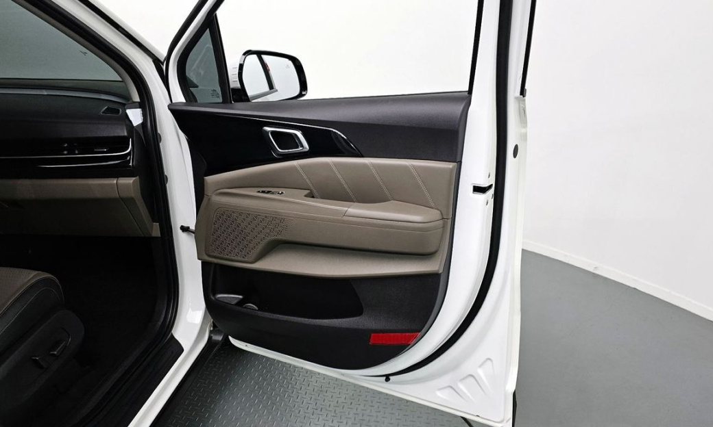Kia Carnival 9-Seater Signature, 2025