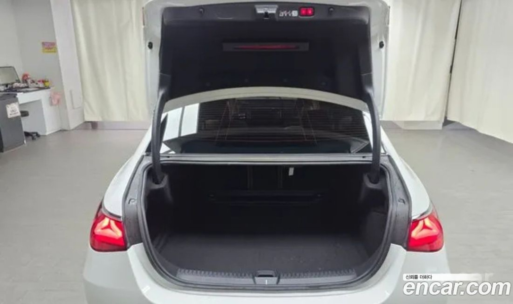 Mercedes-Benz E-Class E200 AMG Line, 2026