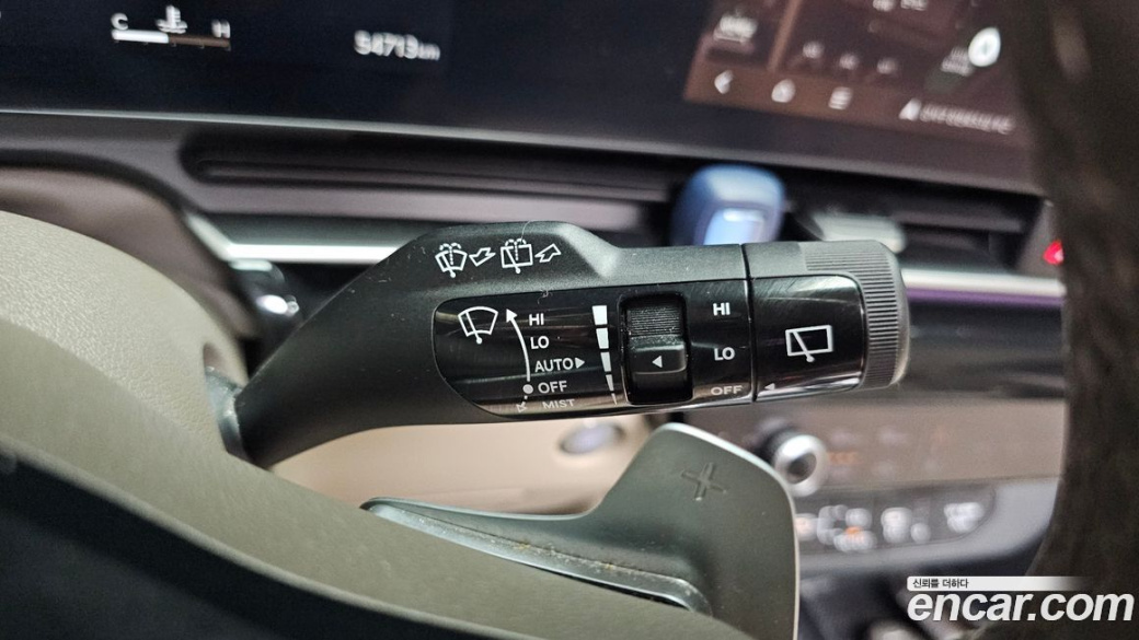 Kia Carnival 9-Seater Signature, 2024