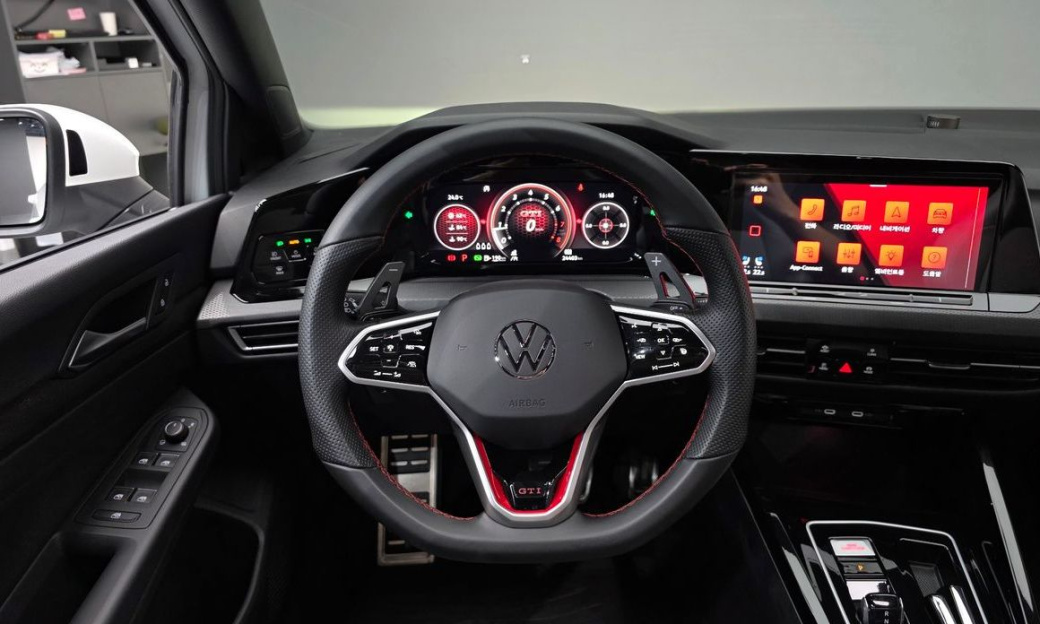 Volkswagen Golf 2.0 GTI, 2024