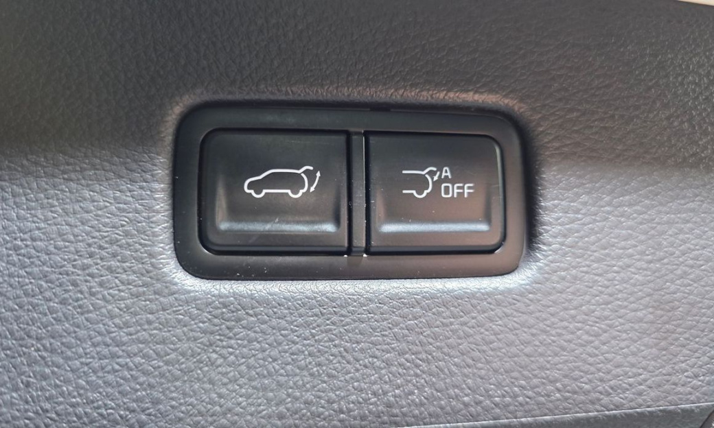 Kia Carnival 7-Seater Outdoor, 2025