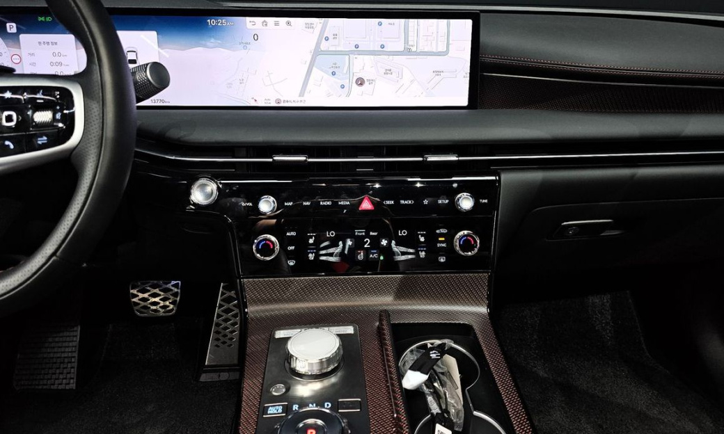 Genesis G80 Gasoline 2.5 Turbo AWD, 2025