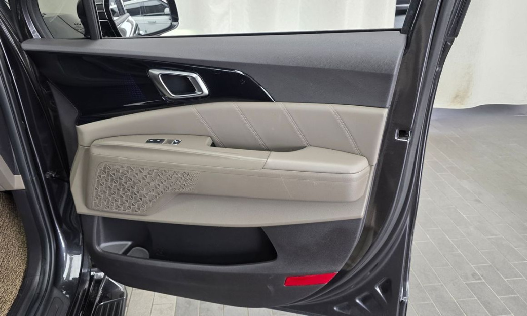 Kia Carnival 9-Seater Gravity, 2024