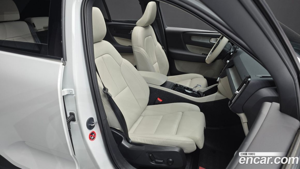 Volvo XC40 B4 Ultra Bright, 2025
