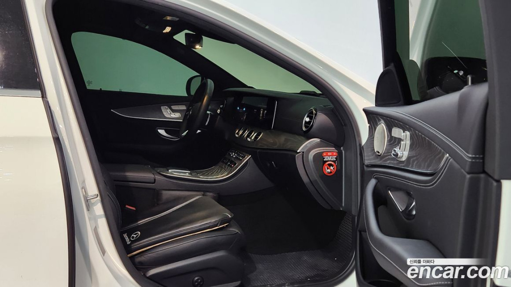 Mercedes-Benz E-Class E350 4MATIC AMG Line, 2022
