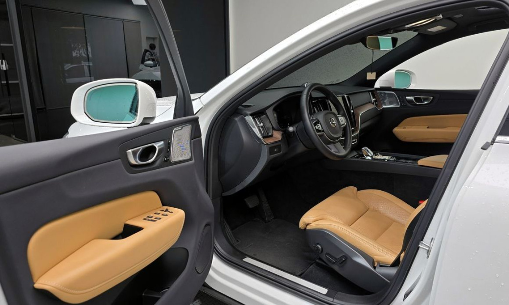 Volvo XC60 B6 Ultimate Bright, 2024
