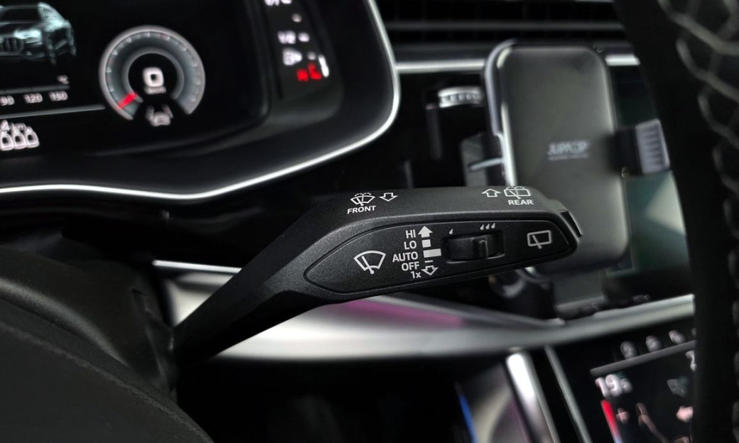 Audi Q8 55 TFSI Quattro Premium, 2022