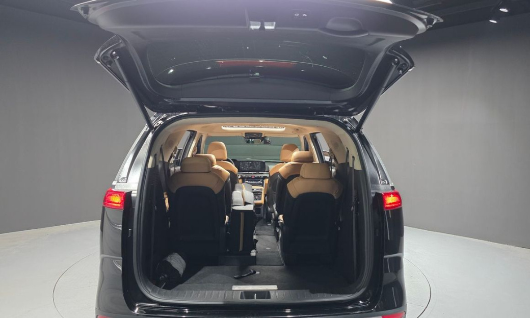 Kia Carnival 11-Seater Signature, 2023