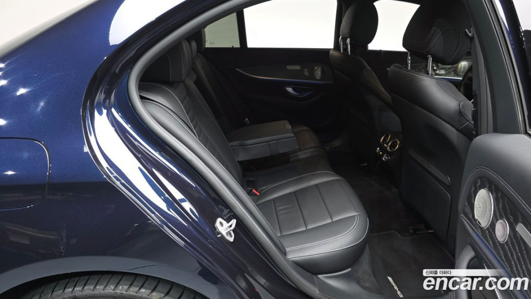 Mercedes-Benz E-Class E350 4MATIC AMG Line, 2023