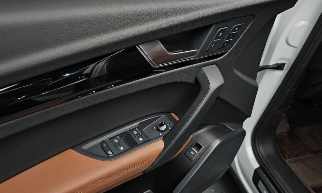 Audi Q5 45 TFSI Quattro Premium, 2024