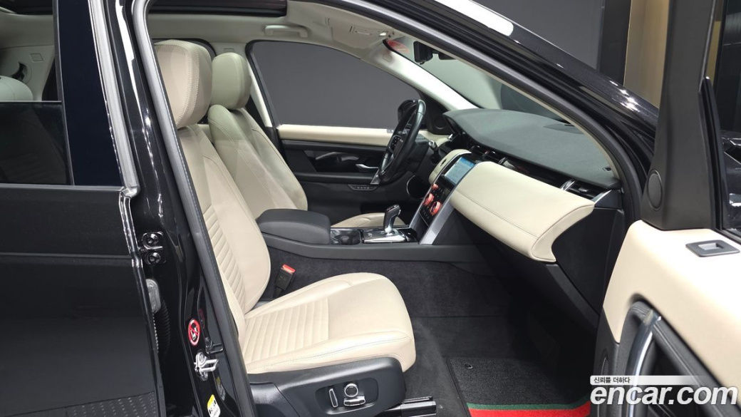Land Rover Discovery Sport P250 SE, 2022