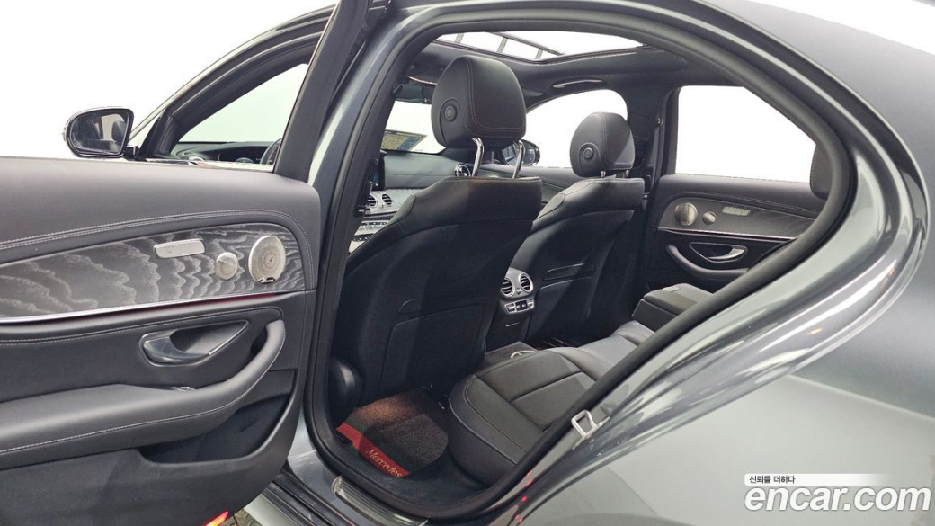 Mercedes-Benz E-Class E350 4MATIC AMG Line, 2023