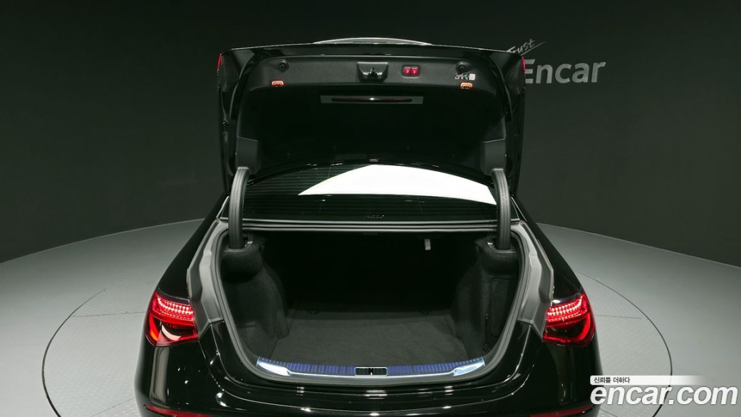 Mercedes-Benz S-Class S350 d 4MATIC, 2025