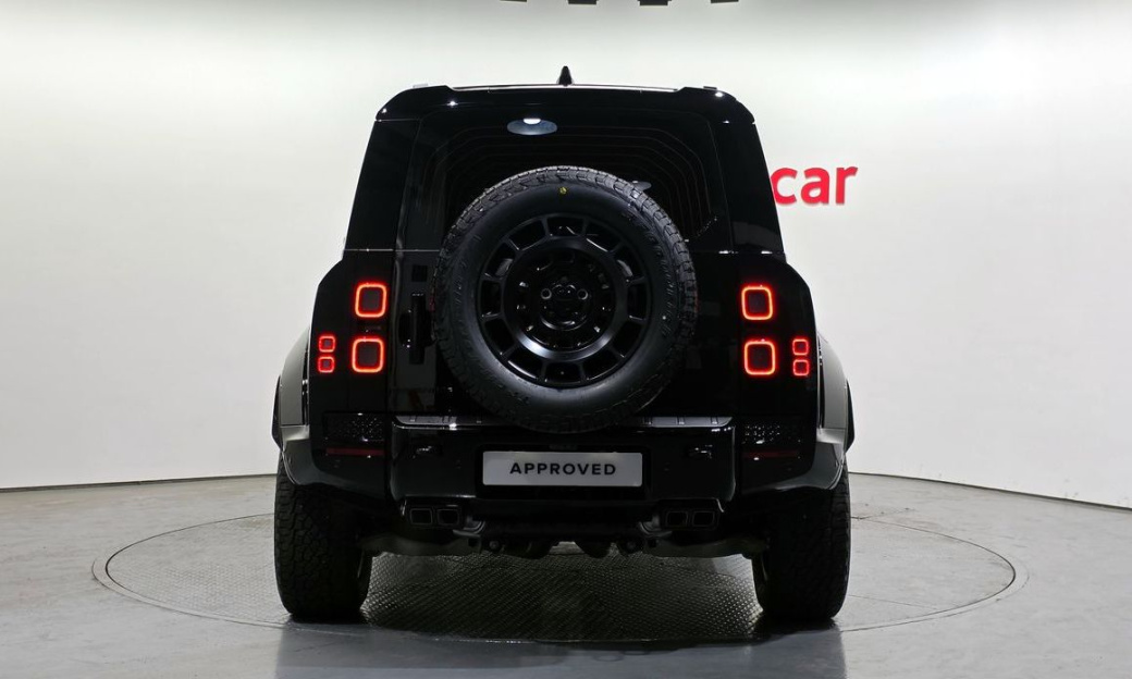 Land Rover Defender 110 P635 Octa Black, 2026
