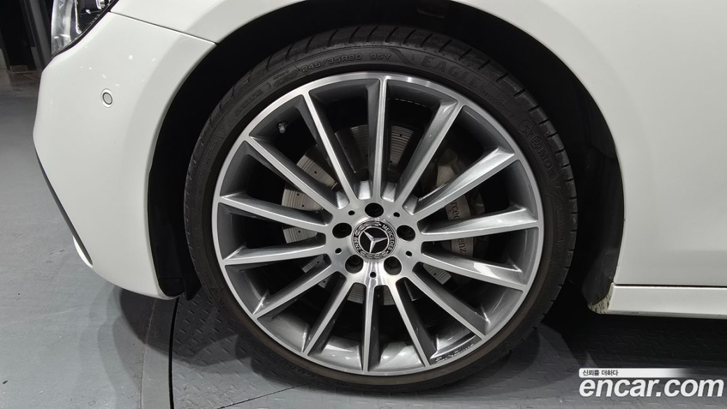 Mercedes-Benz E-Class E350 4MATIC AMG Line, 2022