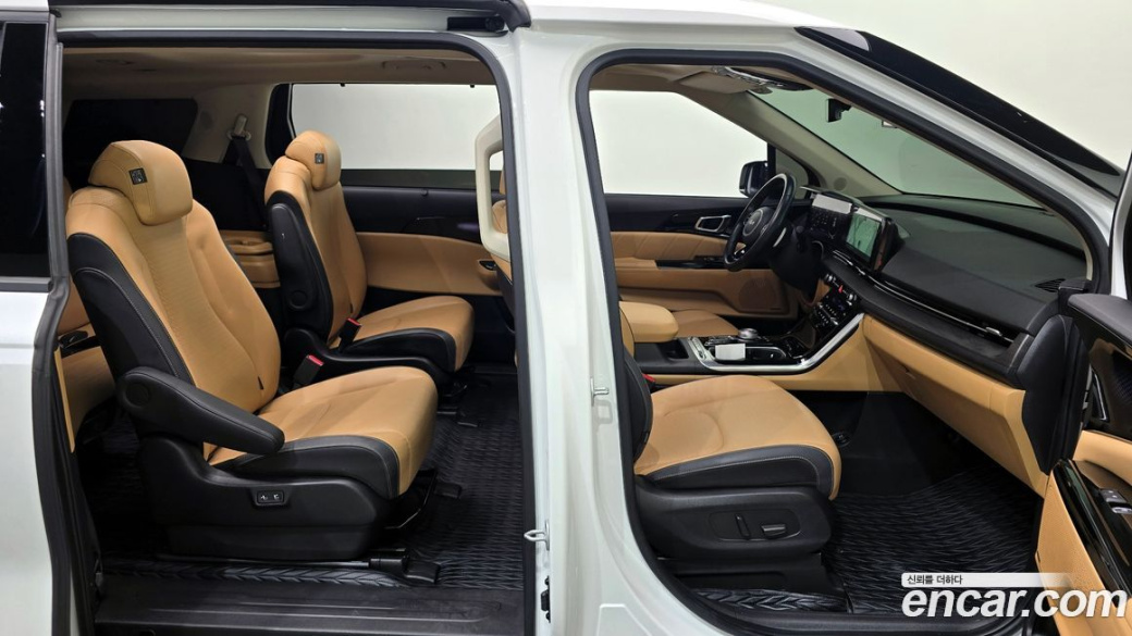 Kia Carnival 9-Seater Signature, 2023