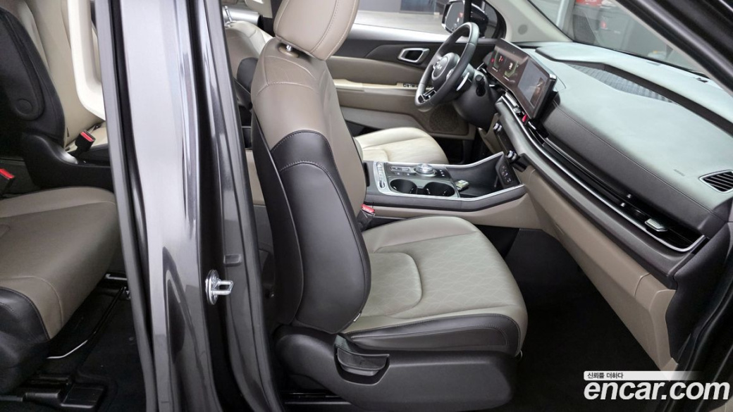 Kia Carnival 9-Seater Prestige, 2025