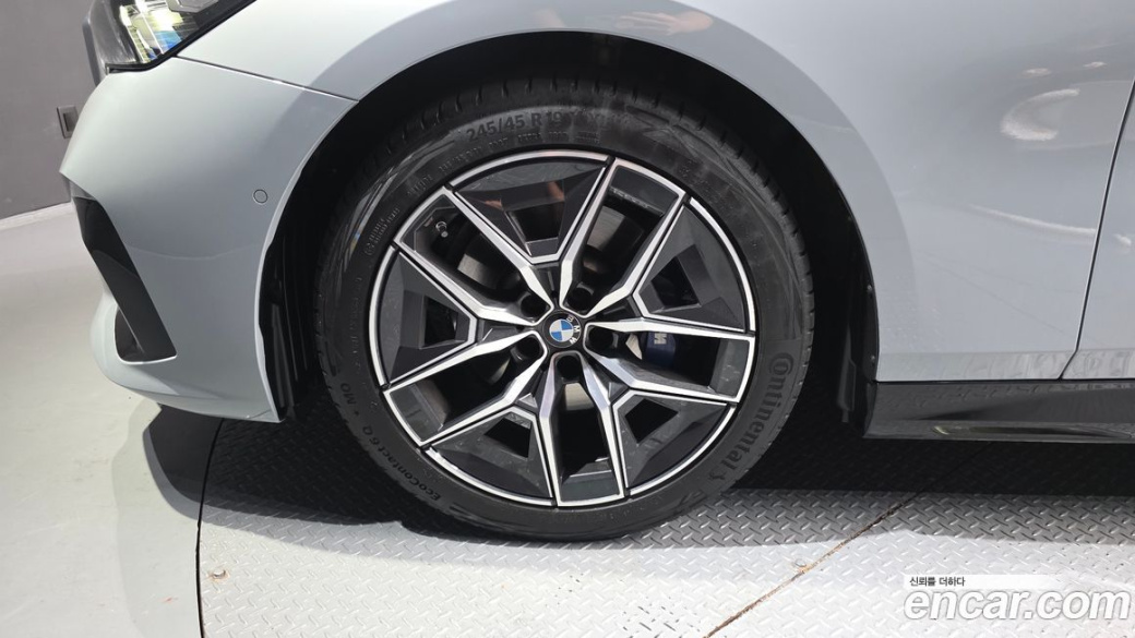 BMW 5-Series 520i M Sport, 2025