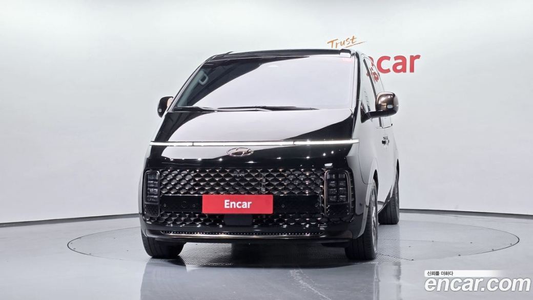 Hyundai Staria Lounge 9-Seater, 2022