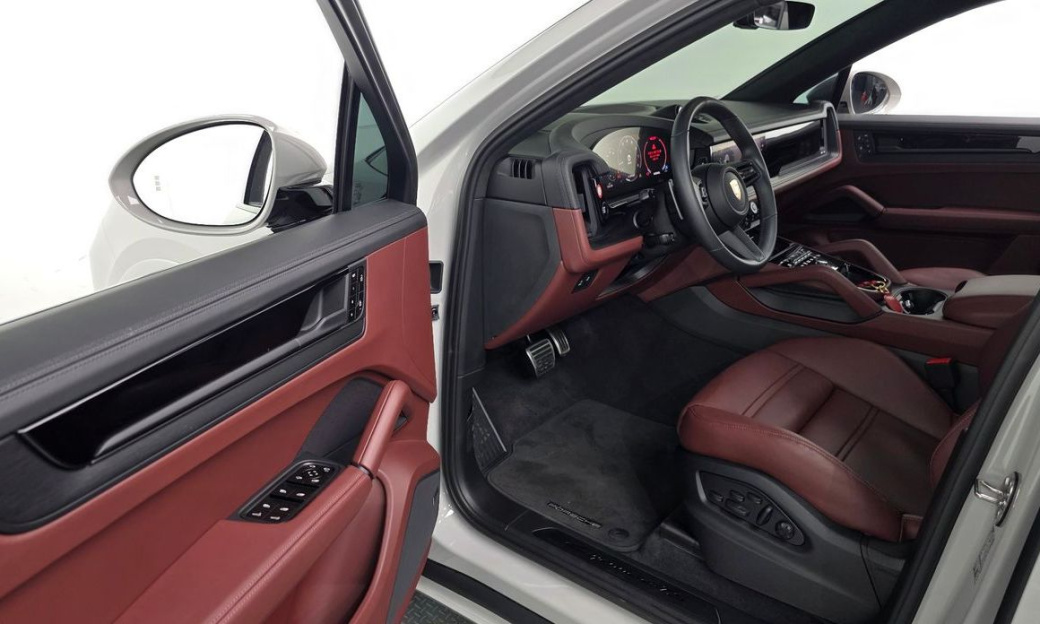 Porsche Cayenne 4.0 GTS Coupe, 2025