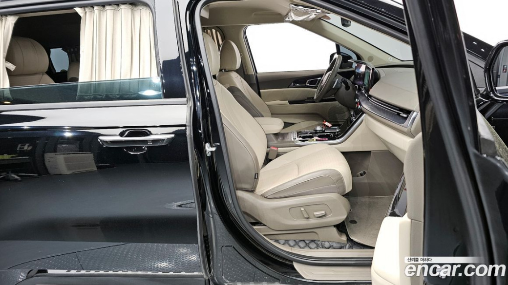 Kia Carnival 7-Seater Hi-Limousine, 2023