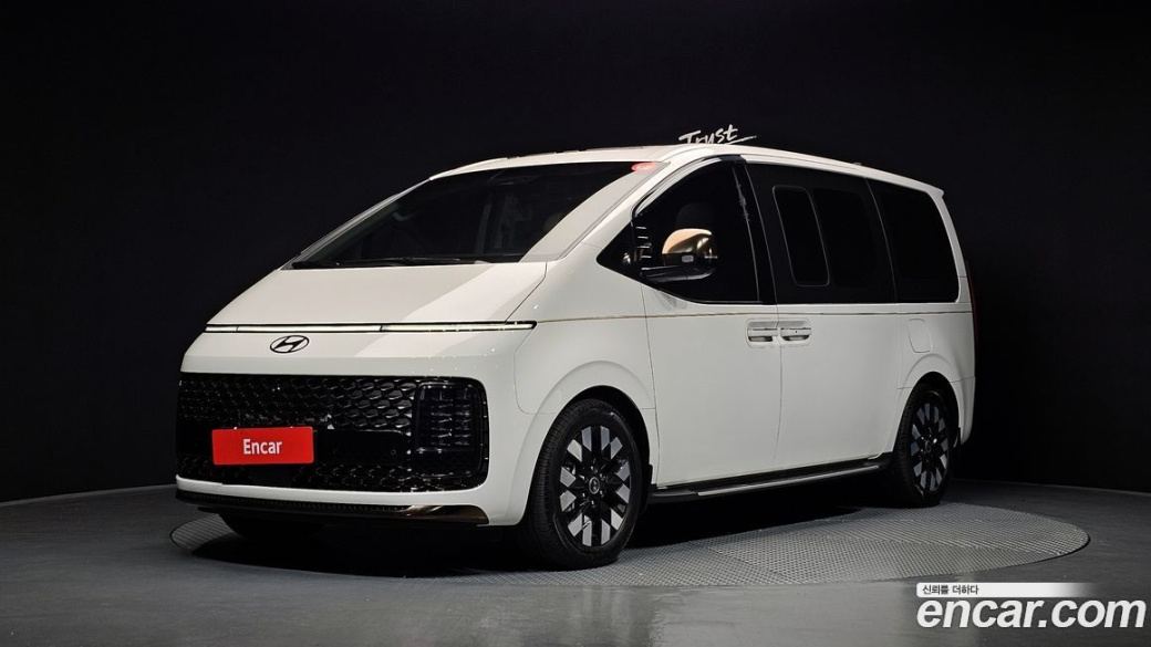 Hyundai Staria 4WD Lounge 7-Seater, 2025