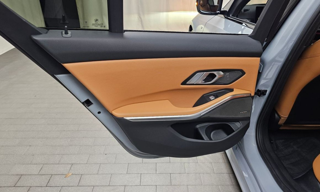 BMW 3-Series 320i M Sport, 2025