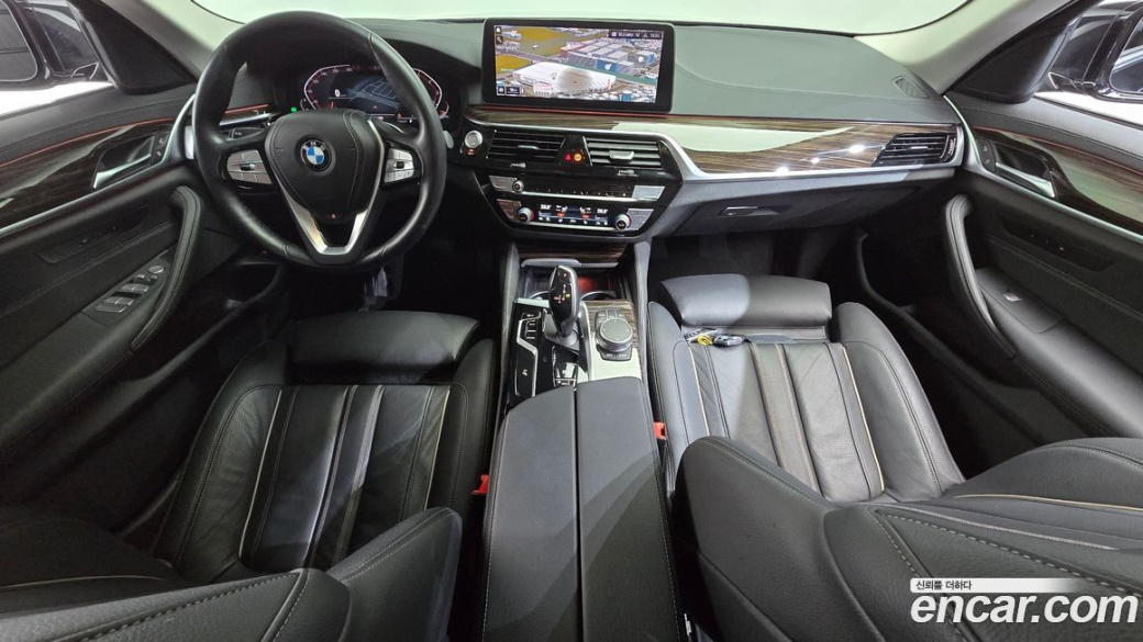 BMW 5-Series 520i Luxury, 2021
