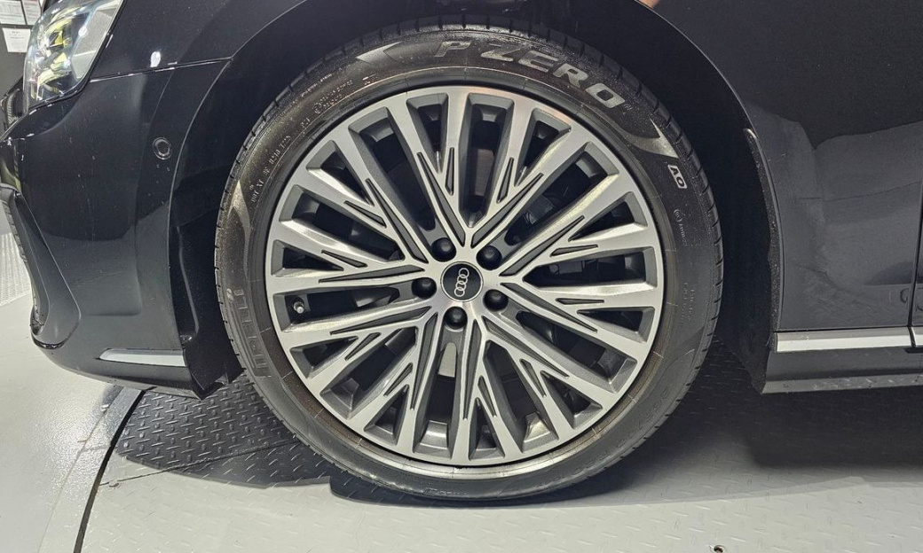 Audi A8 55 TFSI Quattro Premium LWB, 2022