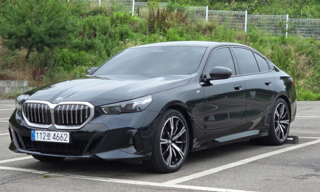 BMW 5-Series 530i xDrive M Sport, 2025