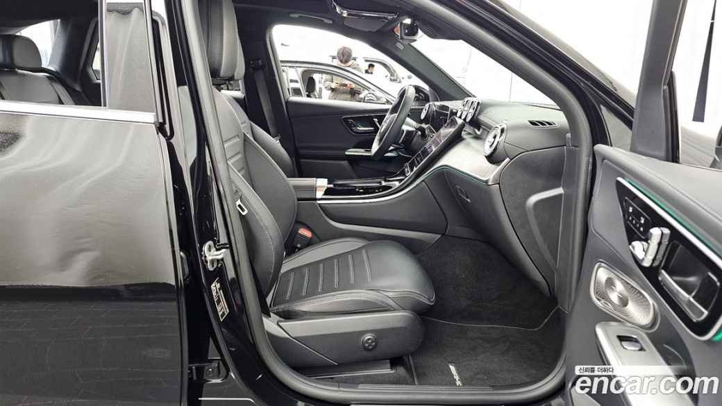 Mercedes-Benz GLC-Class GLC300 4MATIC AMG Line, 2025