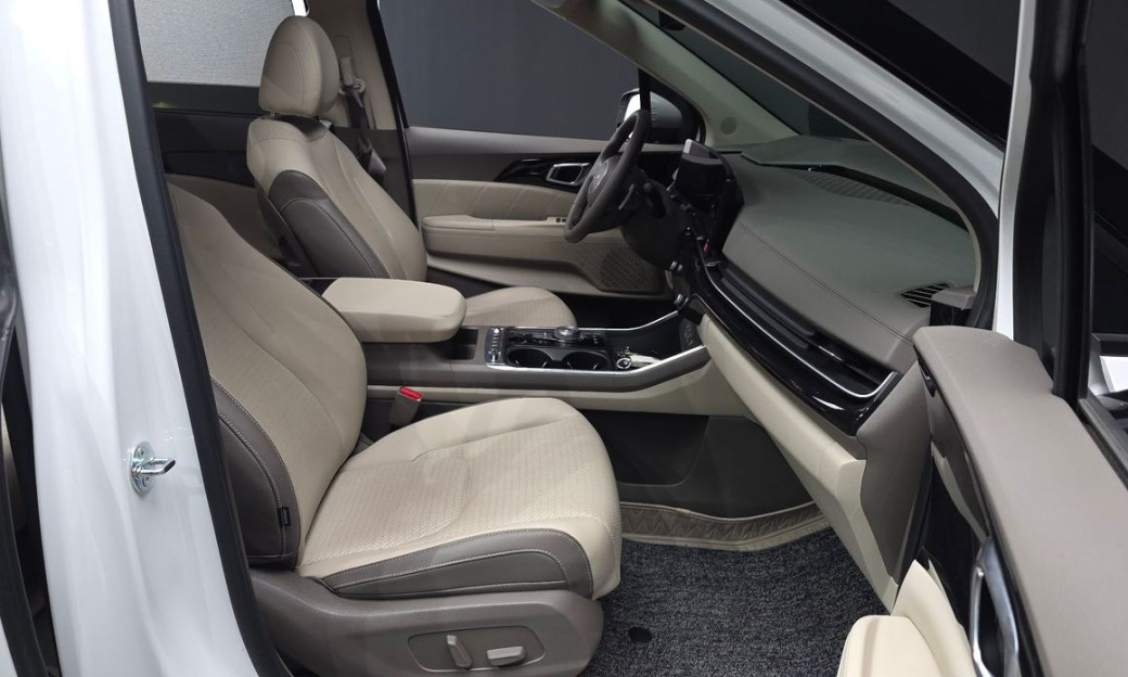 Kia Carnival 9-Seater Signature, 2024
