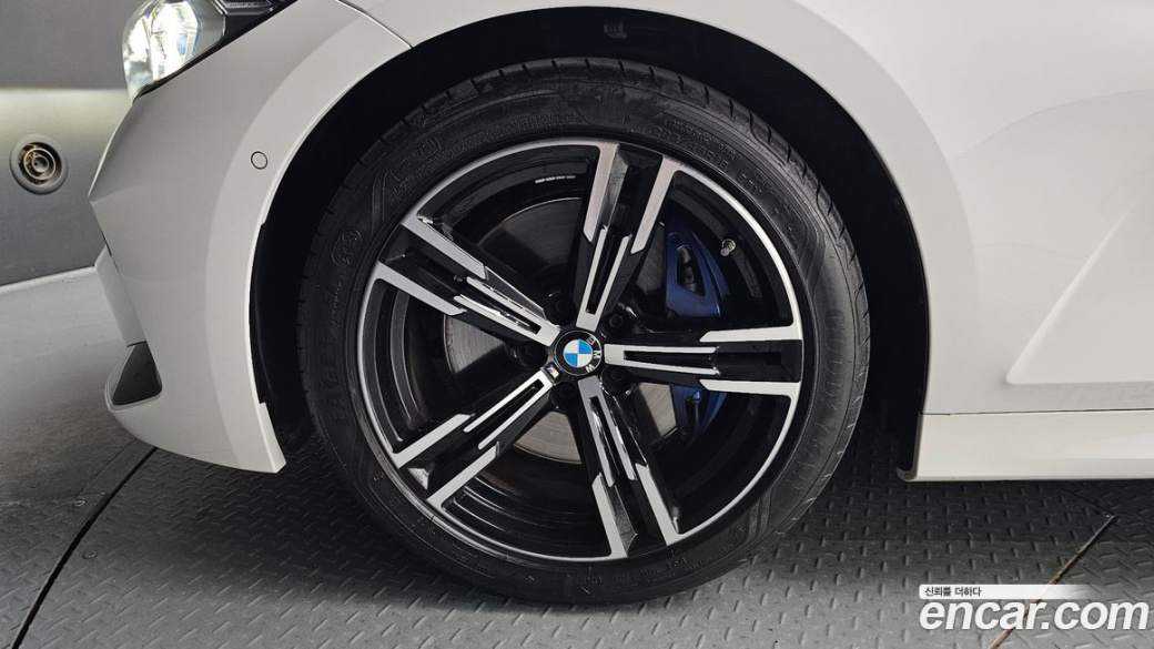 BMW 3-Series 320i M Sport, 2024
