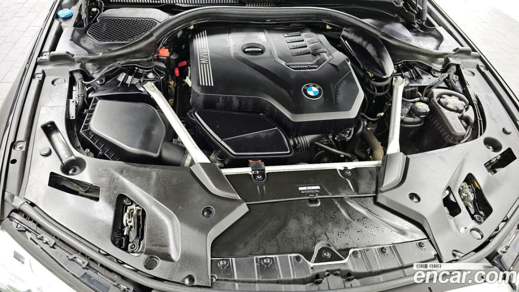 BMW 5-Series 520i Luxury, 2022