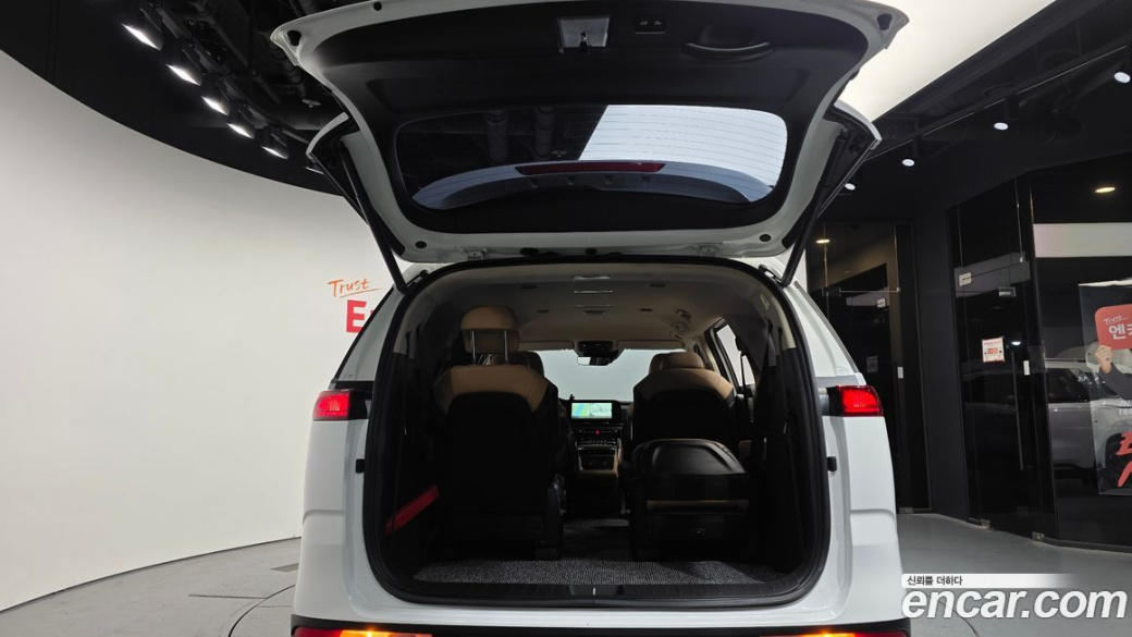 Kia Carnival 9-Seater Signature, 2023