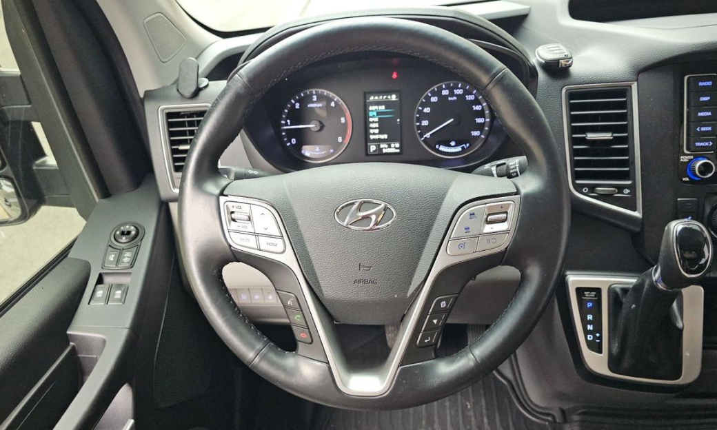 Hyundai Solati 16-seater, 2024