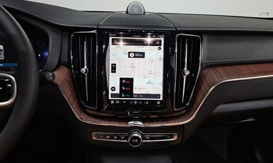 Volvo XC60 B6 Ultra Bright, 2025
