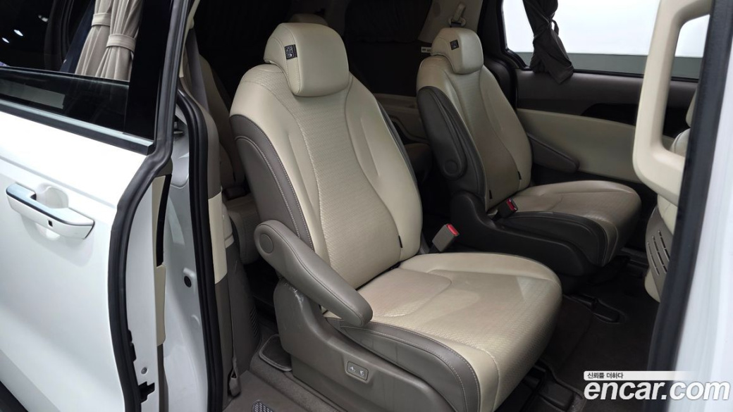 Kia Carnival 9-Seater Hi Limousine, 2024