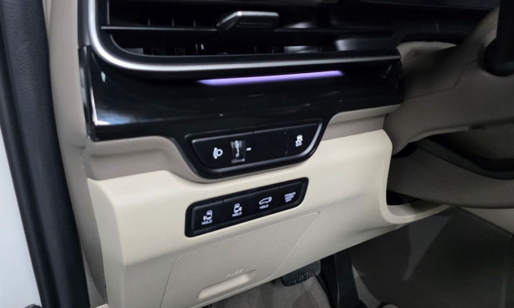 Kia Carnival 9-Seater Hi Limousine, 2025