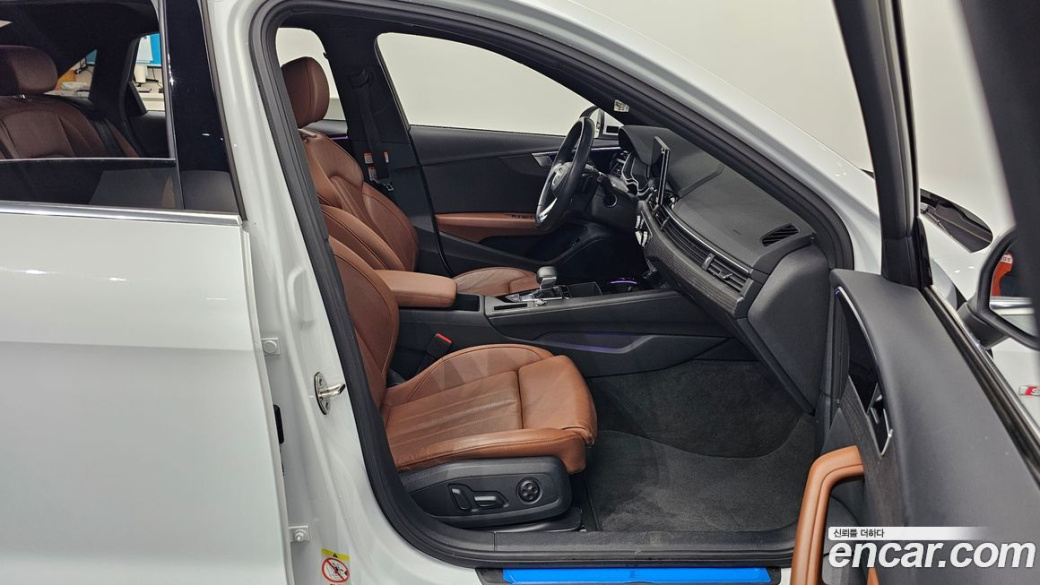 Audi A4 40 TFSI Premium, 2023