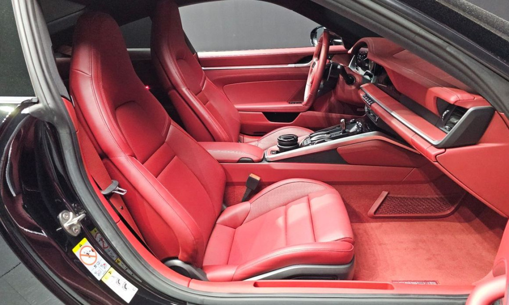 Porsche 911 Carrera 4 GTS, 2023