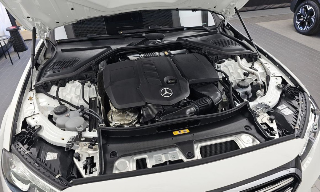 Mercedes-Benz E-Class E220d 4MATIC Exclusive, 2024