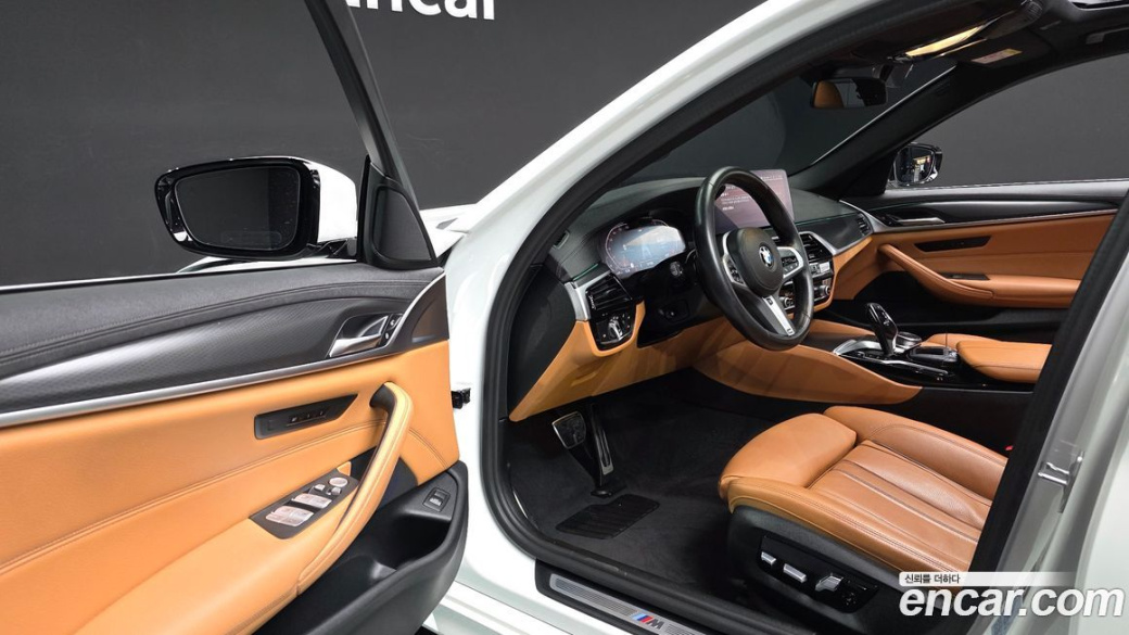 BMW 5-Series 520i M Sport, 2022