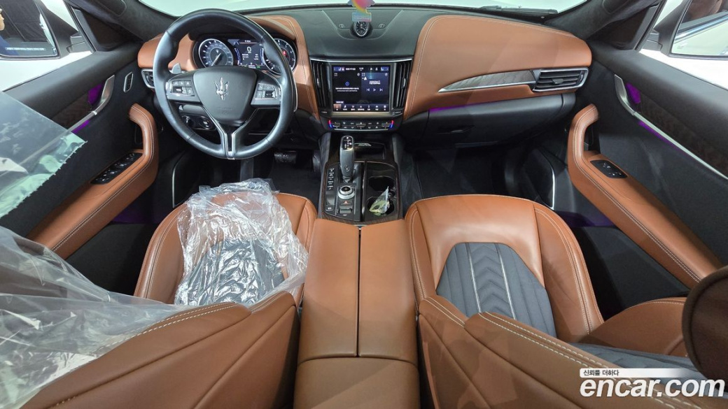 Maserati Levante 3.0 AWD GranLusso, 2021