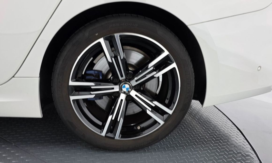 BMW 3-Series 320i M Sport, 2023