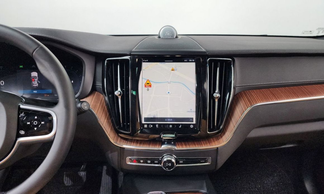 Volvo XC60 B5 Ultimate Bright, 2024
